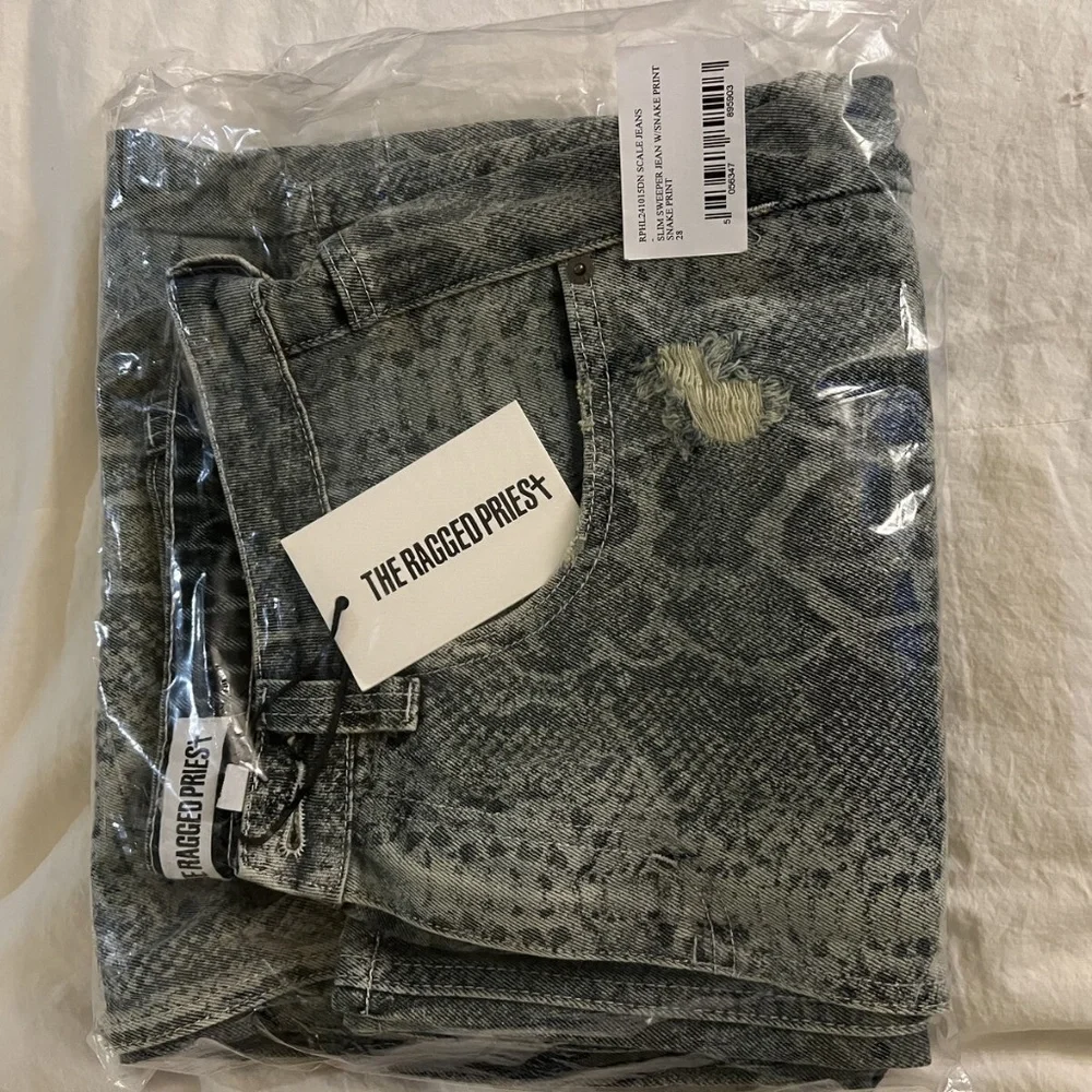 BRAND NEW Ragged Priest Snake Print Jeans Slim Sweeper Jean wSnake Print SIZE 28 - Picture 3 of 6